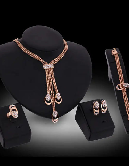 Load image into Gallery viewer, Gold Indian Bridal Jewelry Set
