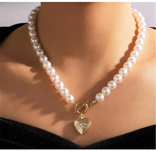 Load image into Gallery viewer, Rhinestone Butterfly Pendant Pearl Necklace
