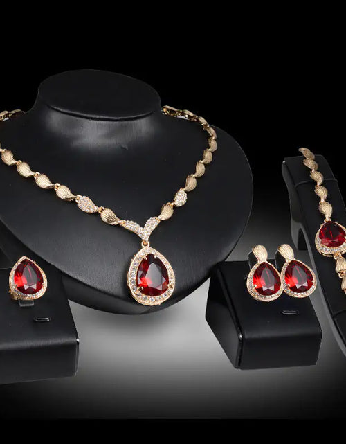 Load image into Gallery viewer, Gold Indian Bridal Jewelry Set
