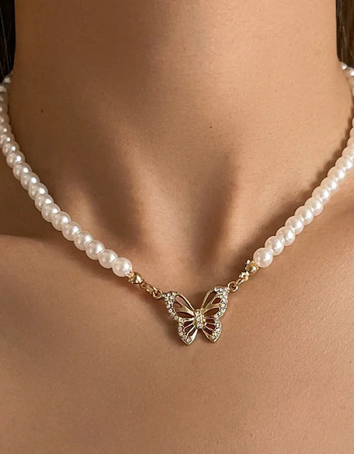 Load image into Gallery viewer, Rhinestone Butterfly Pendant Pearl Necklace
