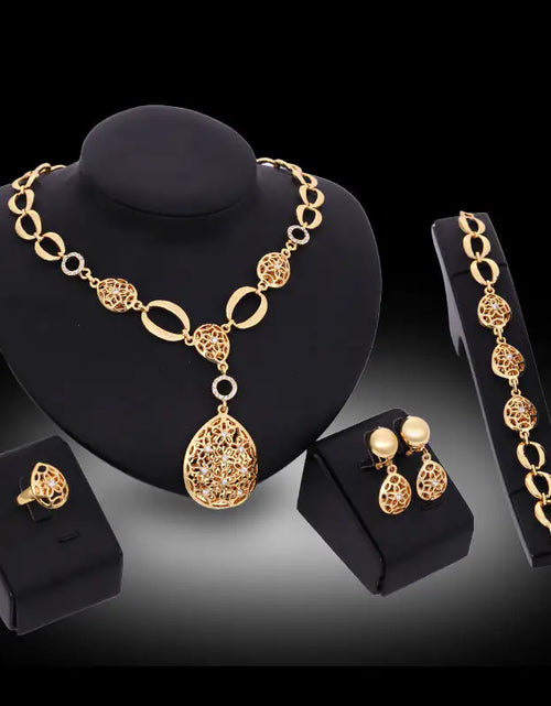 Load image into Gallery viewer, Gold Indian Bridal Jewelry Set
