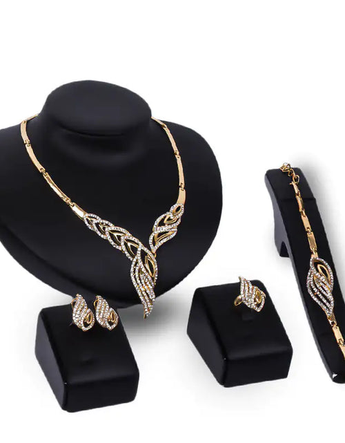 Load image into Gallery viewer, Gold Indian Bridal Jewelry Set
